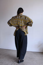 Load image into Gallery viewer, Paisley Okra Button Up