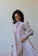 Load image into Gallery viewer, 1970s Floral Victorian Cotton Dress