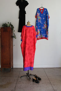 1980s Oscar de la Renta Red Gold Medallion Print Caftan