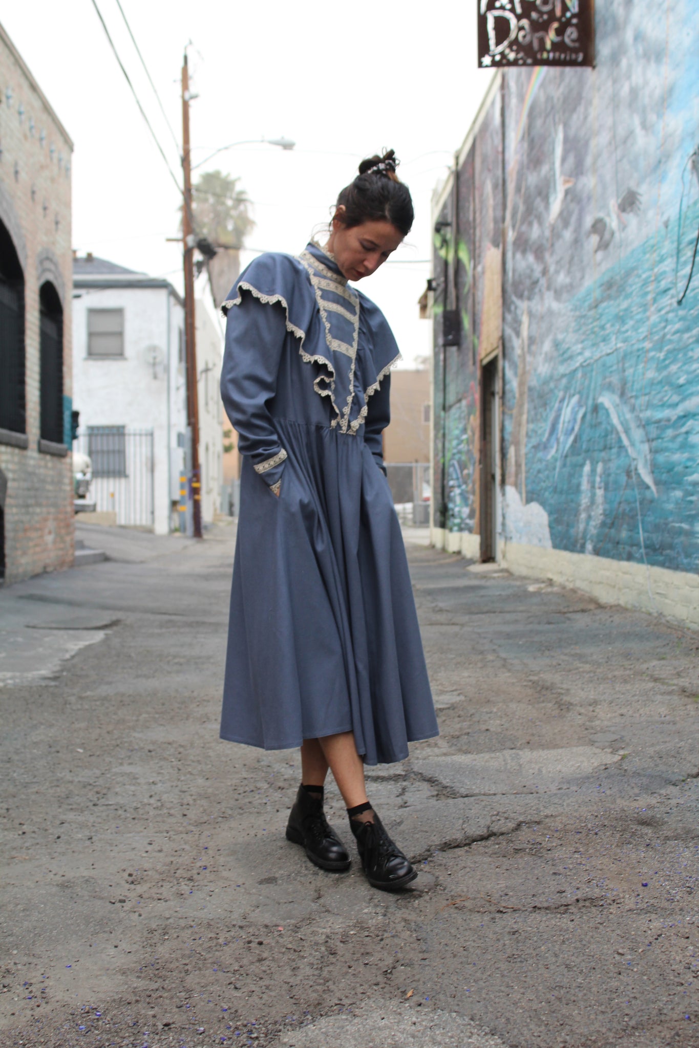 jessica mcclintock blue dress 1970s Jessica McClintock Blue Silk Victorian Dress – 3 Women