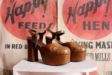 Load image into Gallery viewer, 1970s Brown Leather Platforms