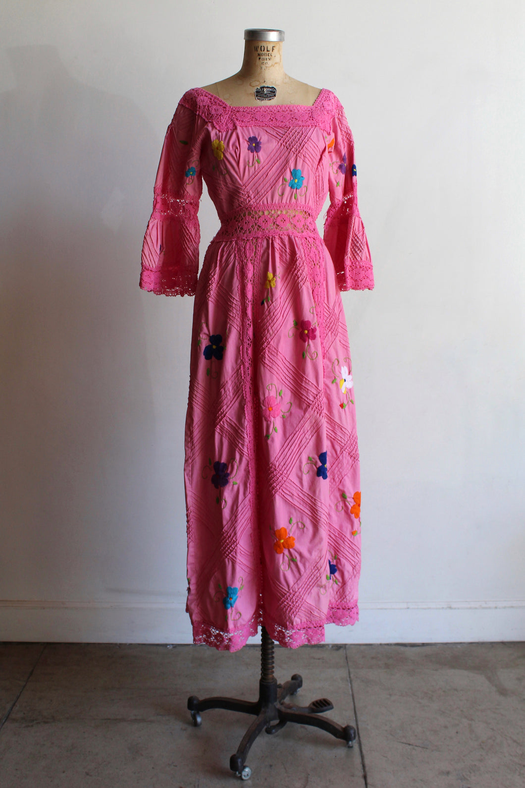 1970s Pink Crochet Mexican Wedding Dress 3 Women 1970s Pink Crochet Mexican Wedding Dress 3 Women