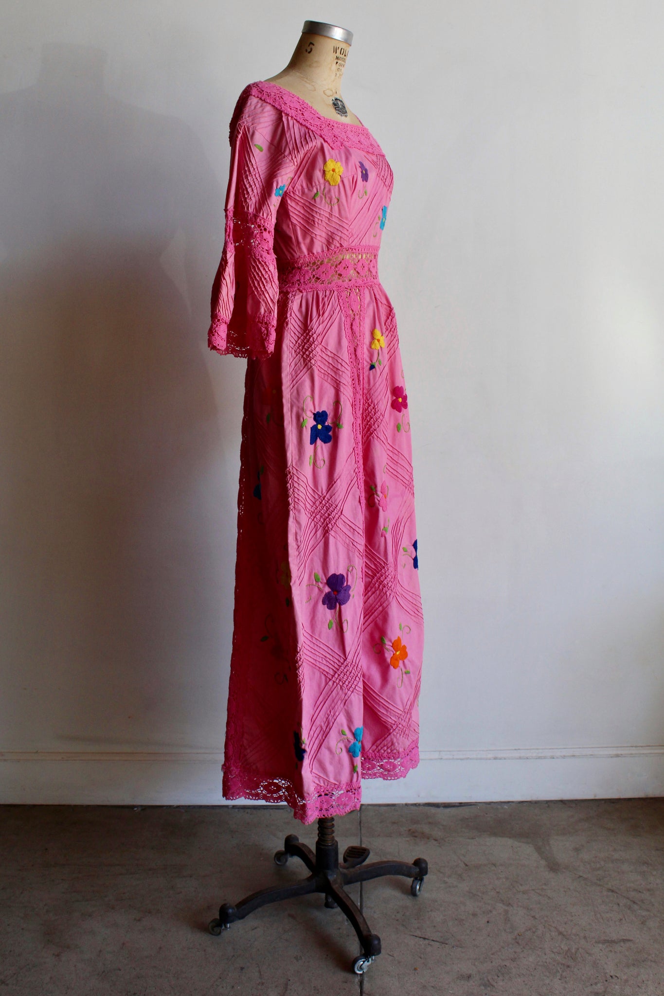 1970s Pink Crochet Mexican Wedding Dress 3 Women 1970s Pink Crochet Mexican Wedding Dress 3 Women