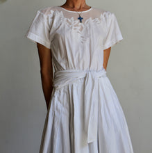 Load image into Gallery viewer, 1980s White Cotton Floral Appliqué Dress