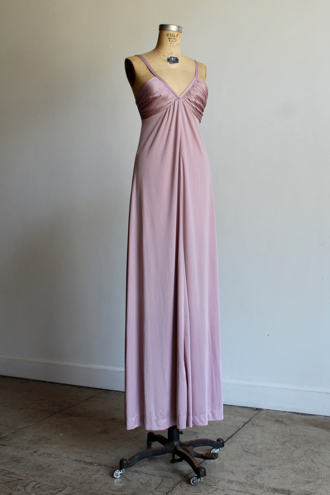 1970s Mauve Pink Pleated Bust Maxi Sun Dress 3 Women 1970s Mauve Pink Pleated Bust Maxi Sun Dress 3 Women