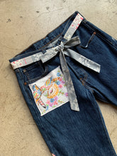 Load image into Gallery viewer, Field of Dreams Patchwork Levi&#39;s 501