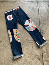 Load image into Gallery viewer, Field of Dreams Patchwork Levi&#39;s 501