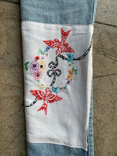 Load image into Gallery viewer, Queen&#39;s Pride Patchwork Levi&#39;s 501