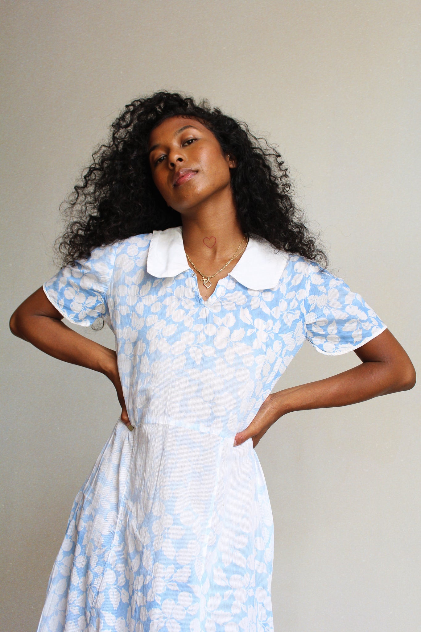 1930s Faded Blue Cherry Print Feedsack House Dress 3 Women 1930s Faded Blue Cherry Print Feedsack House Dress 3 Women