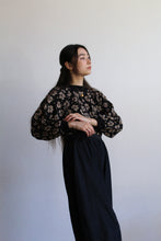 Load image into Gallery viewer, 1980s Flower Raglan Sweater