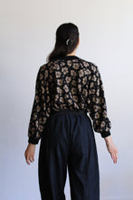 Load image into Gallery viewer, 1980s Flower Raglan Sweater