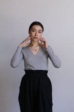 Load image into Gallery viewer, 1970s Esprit De Corp Silver Grey Knit Ballerina Blouse  