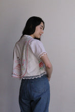 Load image into Gallery viewer, Rose Garden Crop Top M