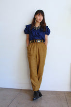 Load image into Gallery viewer, 1980s Ochre Linen Pleated Trousers
