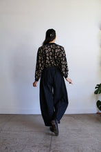 Load image into Gallery viewer, 1980s Flower Raglan Sweater