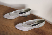 Load image into Gallery viewer, 1980s Silver Mesh &amp; Leather Slip On Heels - Size 9