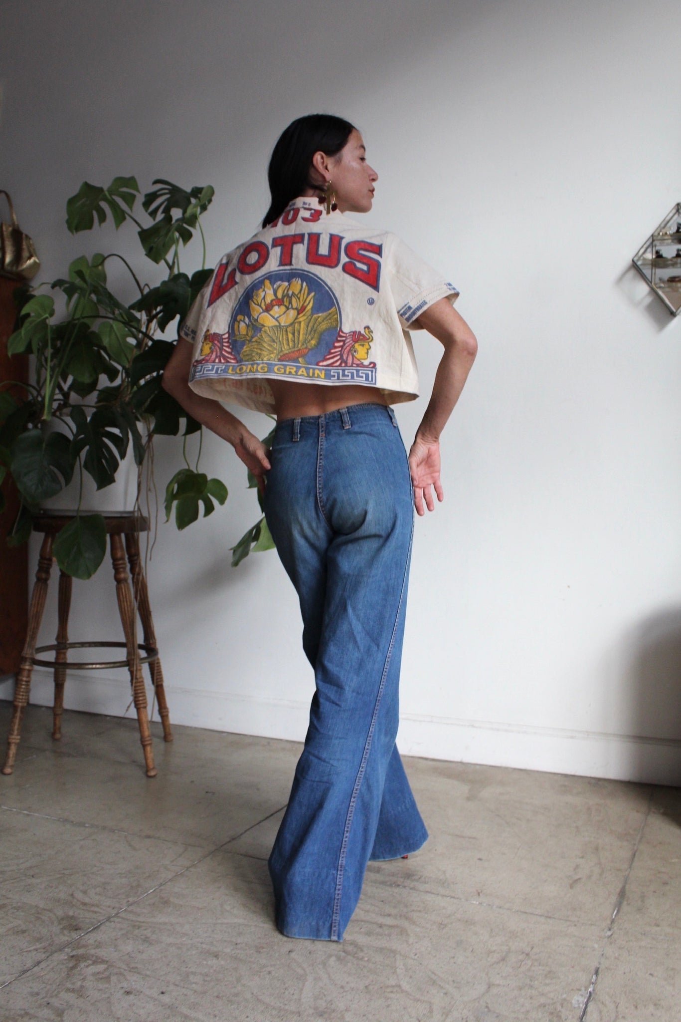 Rare 1970s Dark Wash High Waisted Bell Bottom Jeans – 3 Women