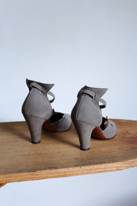 1940s Grey Suede Ankle Strap Pumps - Size 7.5/8