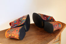 Load image into Gallery viewer, 1990s does 1970s Deadstock Psychedelic Print Zodiac Platforms - Size 8