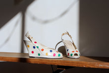 Load image into Gallery viewer, 1980s does 1940s White Leather Polka Dot Sling Back Wedges - Size 5.5