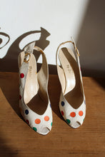 Load image into Gallery viewer, 1980s does 1940s White Leather Polka Dot Sling Back Wedges - Size 5.5