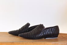 Load image into Gallery viewer, 1980s Black Textured Leather Pointed Mules w/ Zippers - Made in Italy-Size 8.5