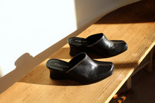 Load image into Gallery viewer, Y2K Reaction by Kenneth Cole Black Leather Wedge Mules w/ White Top Stitching - Size 8M