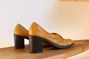 1970s Tan Leather Pumps -  Size 8AA