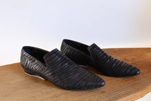 Load image into Gallery viewer, 1980s Black Textured Leather Pointed Mules w/ Zippers - Made in Italy-Size 8.5