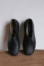 Load image into Gallery viewer, 1980s Black DKNY Rubber Slip on Loafers - Size 8
