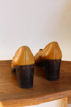 Load image into Gallery viewer, 1970s Tan Leather Pumps -  Size 8AA