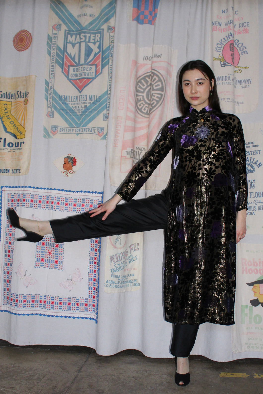 1960s Floral Silk Velvet Burnout Áo Dài Dress w/ Sheer Gold Lurex