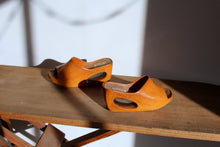 Load image into Gallery viewer, 1970s Brown Leather &amp; Cork Cut Out Wedges -  Size 7