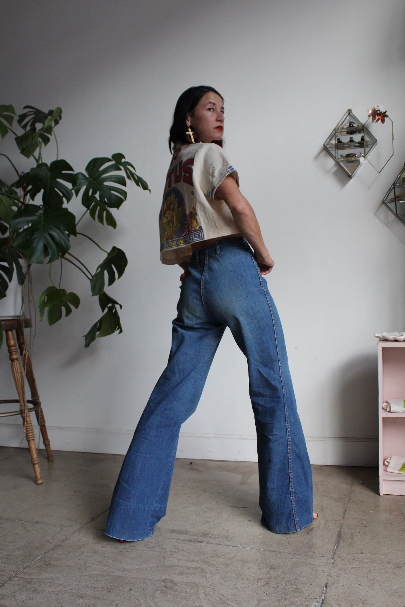 Rare 1970s Dark Wash High Waisted Bell Bottom Jeans – 3 Women