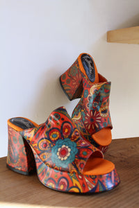 1990s does 1970s Deadstock Psychedelic Print Zodiac Platforms - Size 8