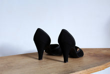 Load image into Gallery viewer, 1940s Black Suede Pumps - Size 7/7.5