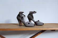 Load image into Gallery viewer, 1940s Grey Suede Ankle Strap Pumps - Size 7.5/8