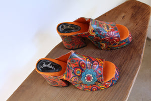 1990s does 1970s Deadstock Psychedelic Print Zodiac Platforms - Size 8
