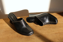 Load image into Gallery viewer, Y2K Reaction by Kenneth Cole Black Leather Wedge Mules w/ White Top Stitching - Size 8M