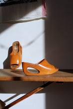 Load image into Gallery viewer, 1970s Brown Leather &amp; Cork Cut Out Wedges -  Size 7