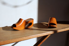 Load image into Gallery viewer, 1970s Brown Leather &amp; Cork Cut Out Wedges -  Size 7