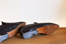 Load image into Gallery viewer, 1980s Black Textured Leather Pointed Mules w/ Zippers - Made in Italy-Size 8.5