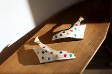 Load image into Gallery viewer, 1980s does 1940s White Leather Polka Dot Sling Back Wedges - Size 5.5