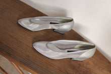 Load image into Gallery viewer, 1980s Silver Mesh &amp; Leather Slip On Heels - Size 9
