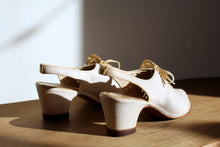 Load image into Gallery viewer, 1940s White Quilted Leather Lace Up Heels - Size 7