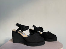 Load image into Gallery viewer, 90s Black Leather Peep Toe Wedge Shoes