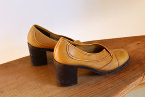 1970s Tan Leather Pumps -  Size 8AA