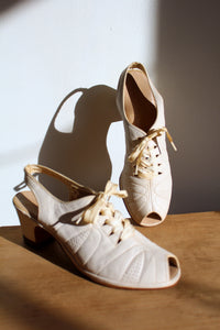 1940s White Quilted Leather Lace Up Heels - Size 7